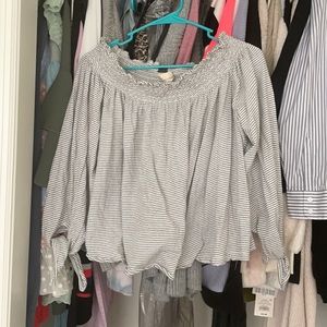 Cute cropped off the shoulder tie sleeve top!